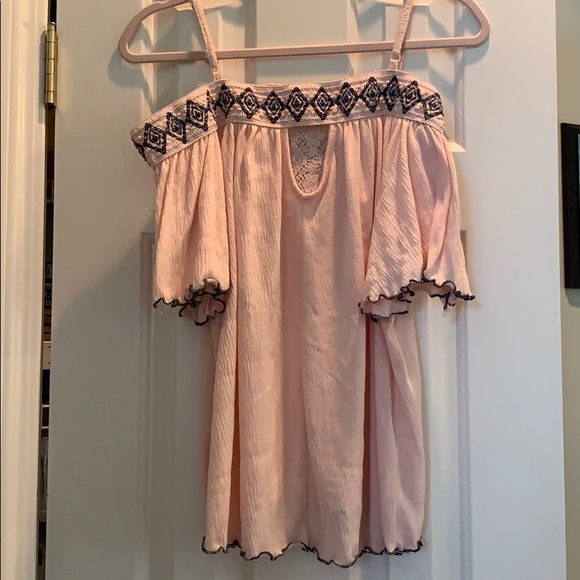 Off shoulder blouse. - Picture 2 of 3